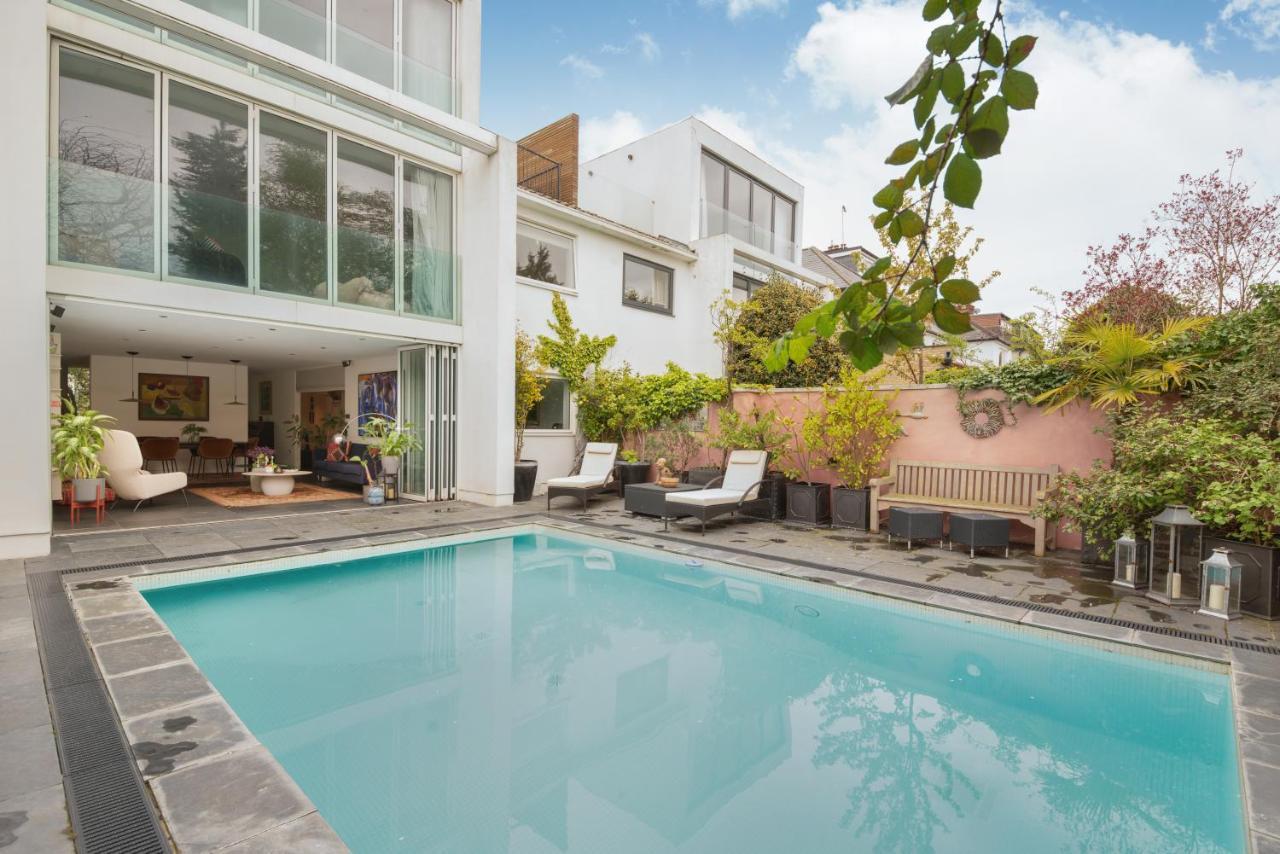 Studio For 3 With A Private Balcony In A Cubic House With Outside Pool Apartment London Exterior photo