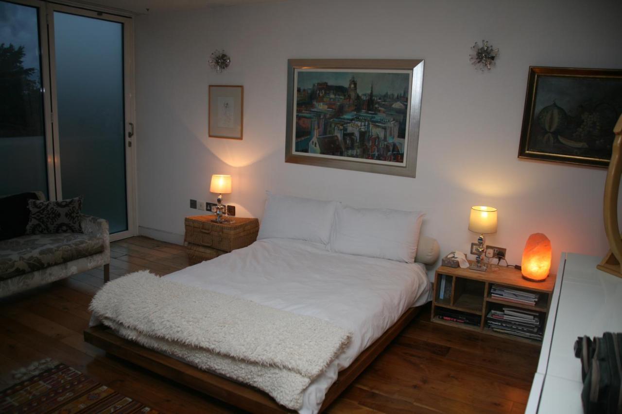 Studio For 3 With A Private Balcony In A Cubic House With Outside Pool Apartment London Exterior photo
